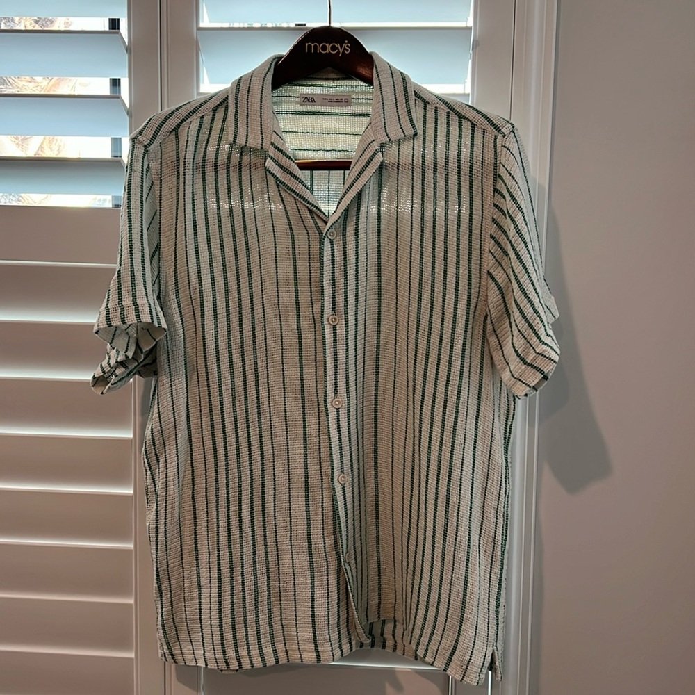 Zara men’s dress shirt like new.